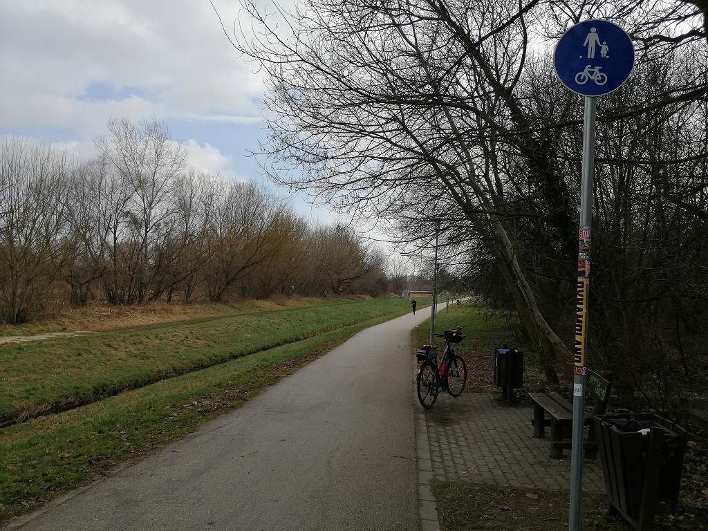 Szilas-patak menti gyalogos- és kerékpárút (17. kerület)