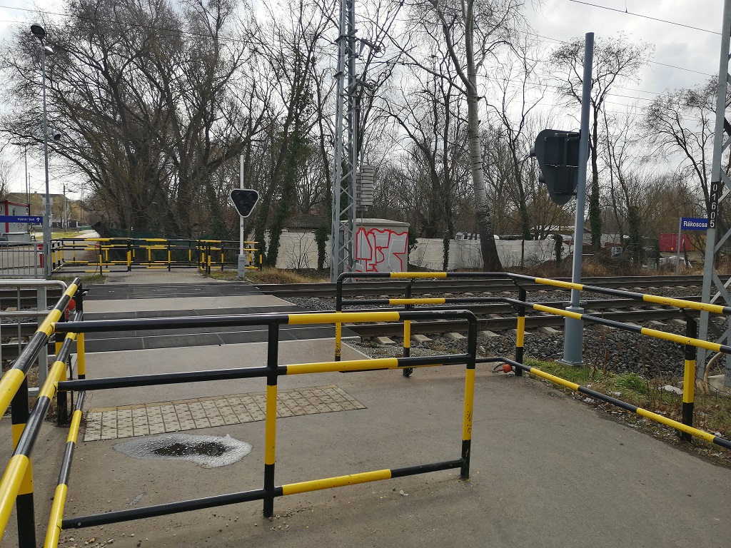 Rákoscsaba vasútállomás - vasúti átkelő