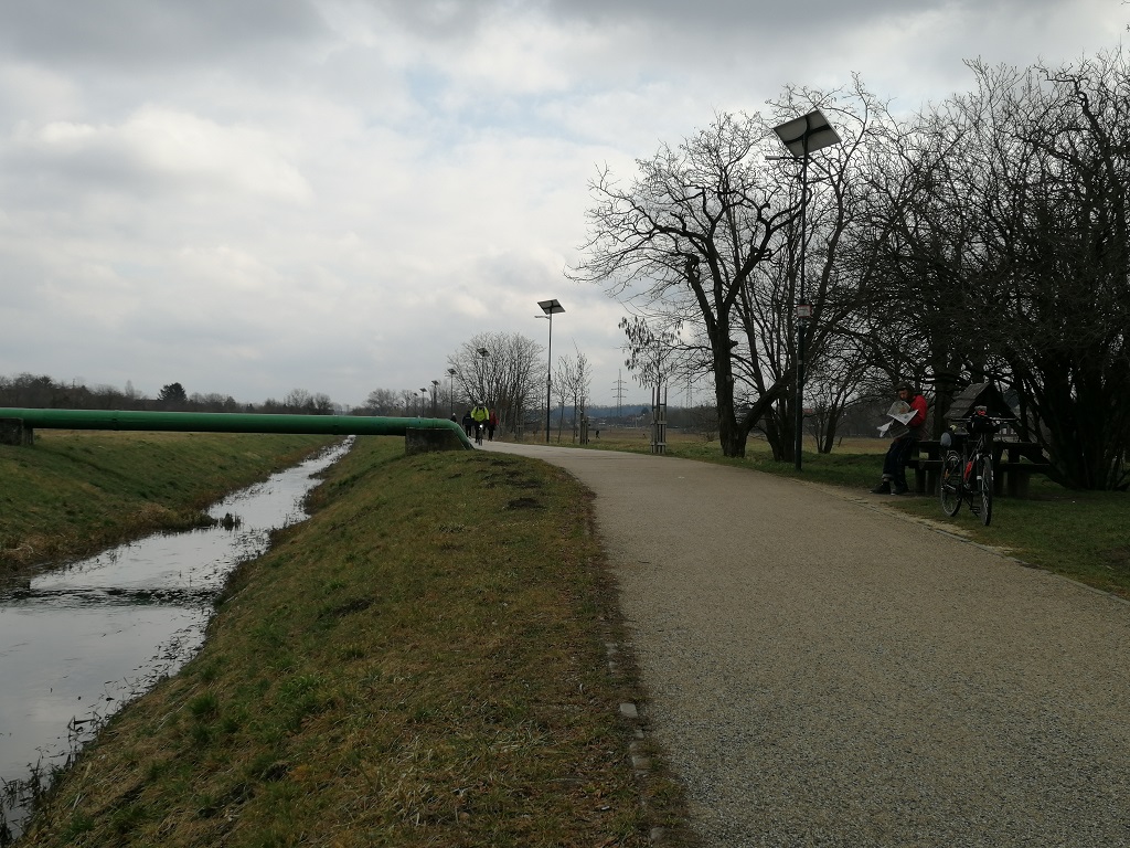 Rákos-patak menti gyalogos- és kerékpárút (16. kerület)