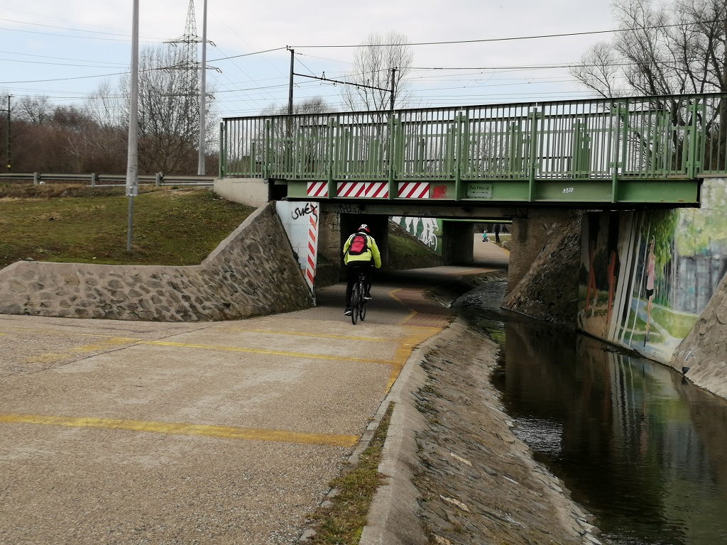 Aluljáró - Rákos-patak menti gyalogos- és kerékpárút (16. kerület)