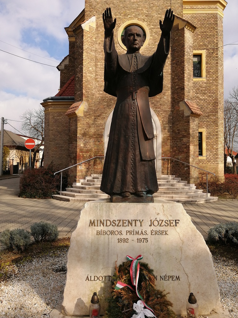 Mindszenty József bíboros szobra - Templom tér (16. kerület)