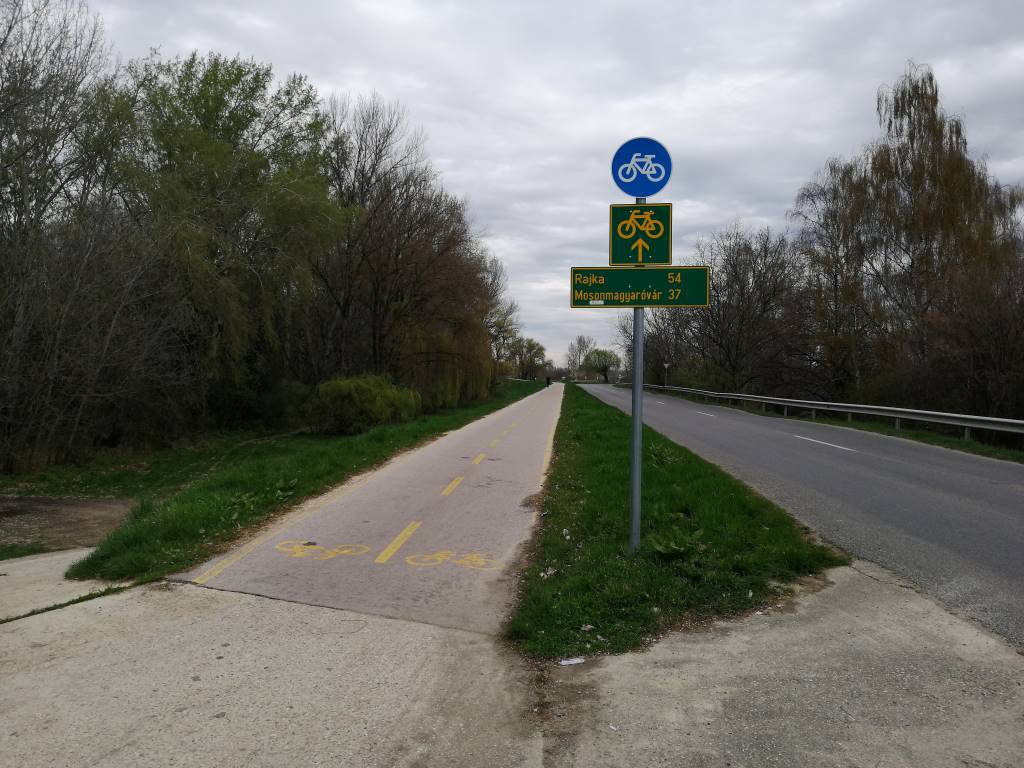 Győrből kifelé az Eurovelo 6 kerékpáros útvonalon