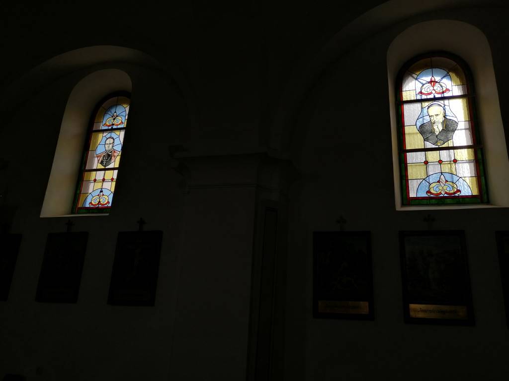 Üvegablakok (Szent András templom) - Ásványráró