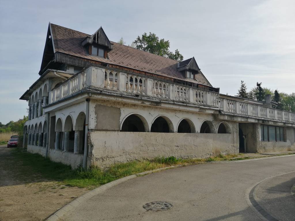 Elhagyott ház a Duna-parton az Eurovelo 6 mentén - Soroksár, Budapest (23. kerület)