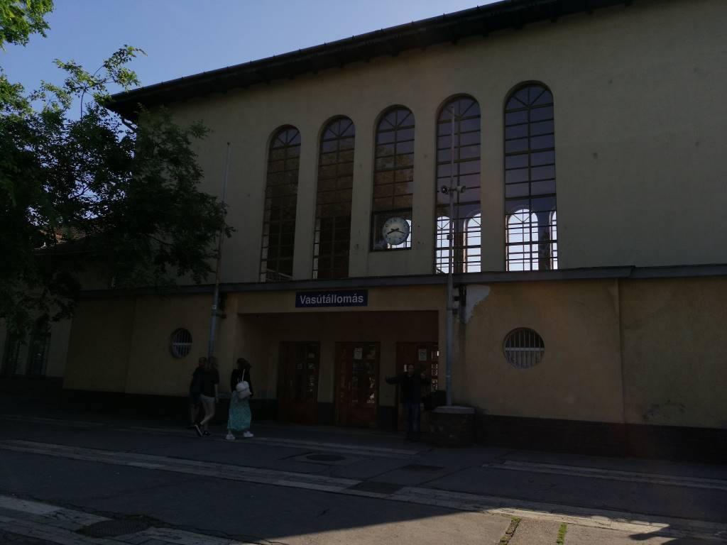 Kecskeméti vasútállomás épülete és bejárata