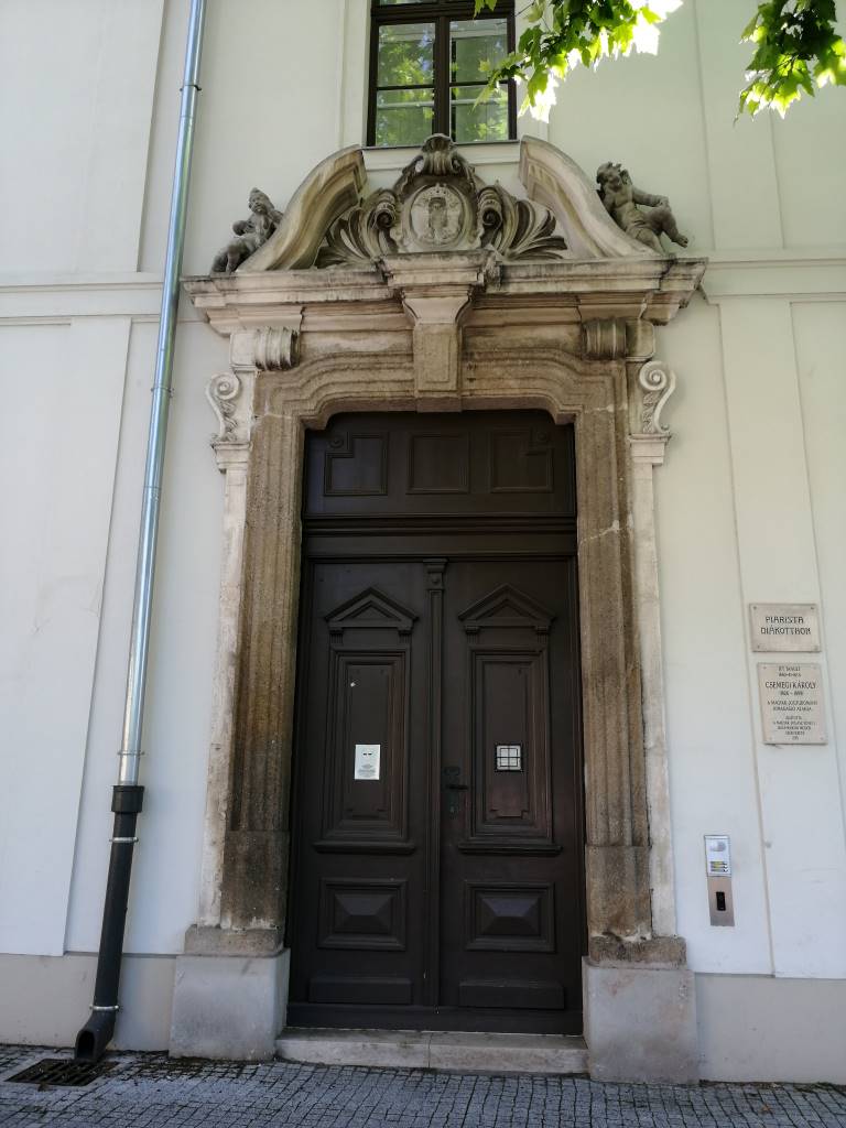 Piarista Kollégium egyik bejárata - Kecskemét