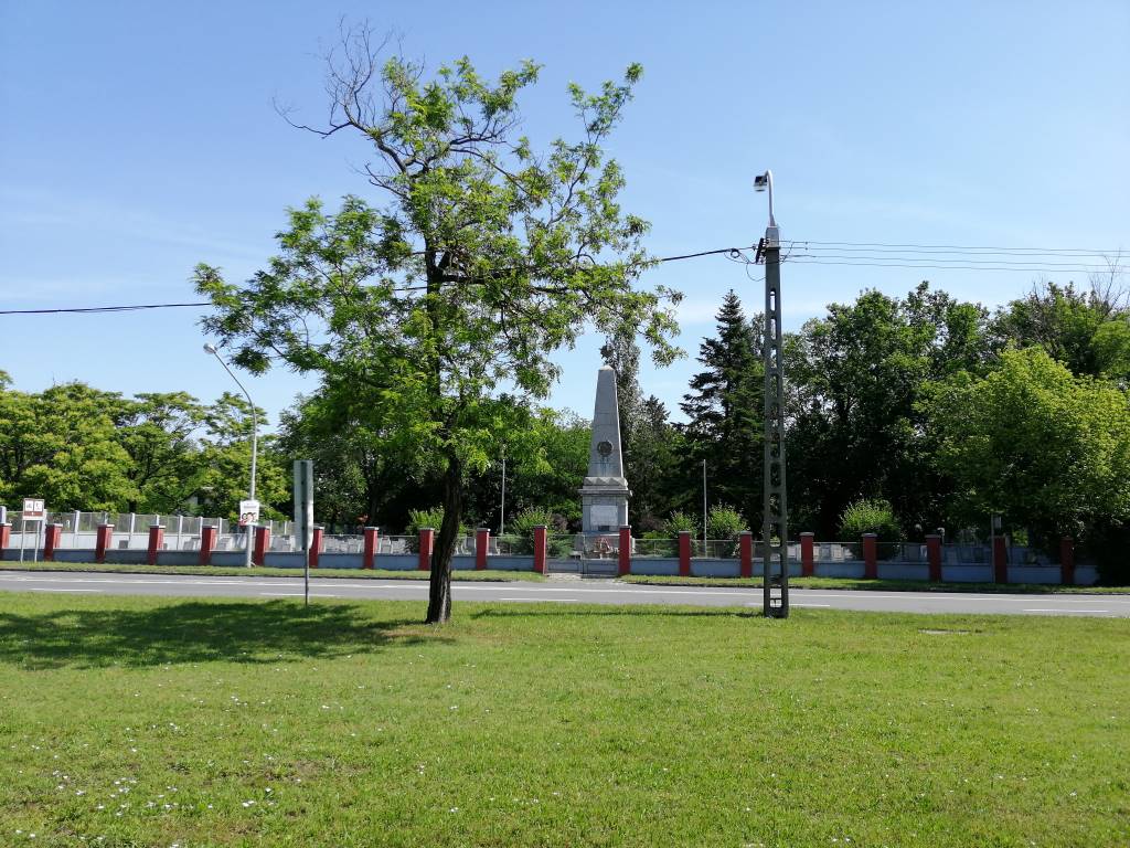 Szovjet katonai temető (mögötte található a katolikus temető) - Kecskemét