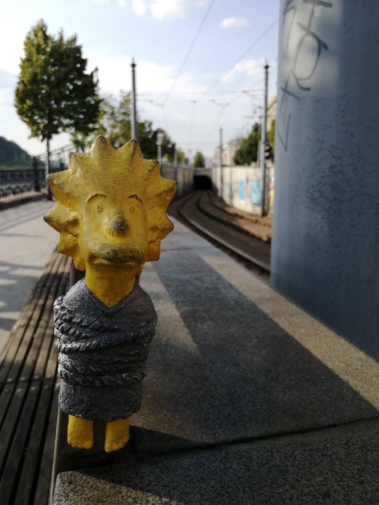 Lisa Simpson - Budapest, 9. kerület, Fővár tér (Bálna felőli rész)