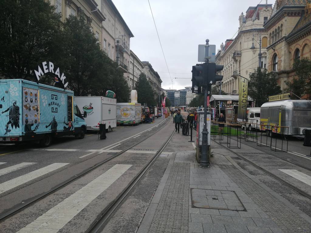 Food truckok, amíg a szem ellát... pontosabban a Kálvin tér és a Fővám tér között