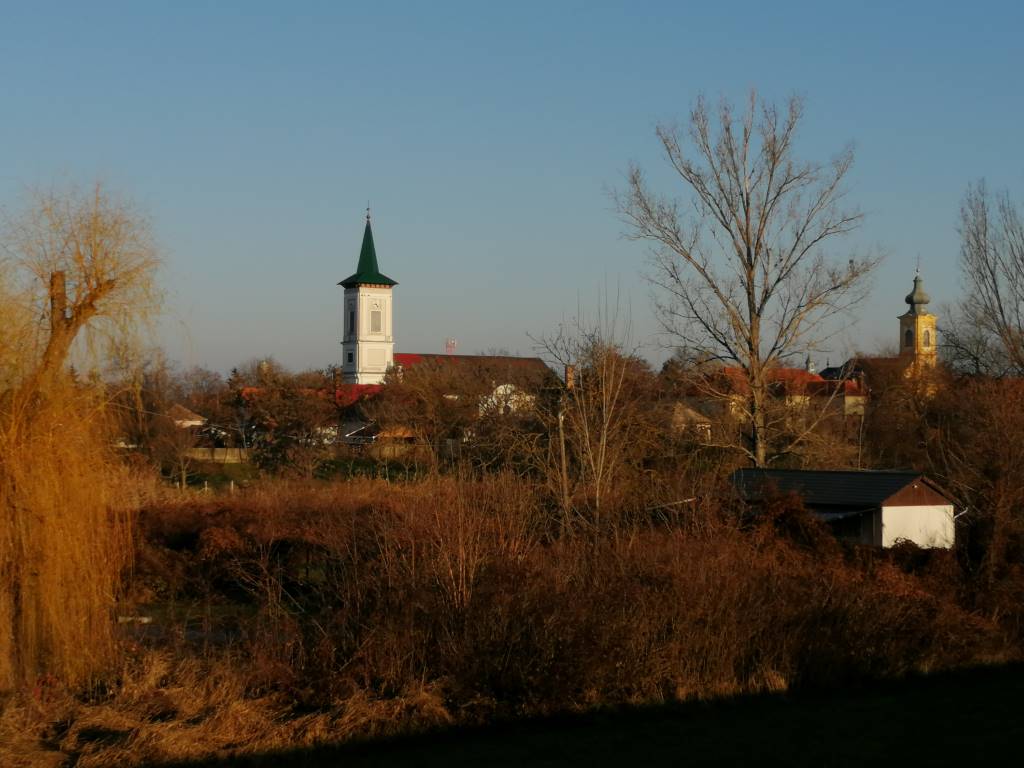 Poroszlói templomok (református, katolikus)