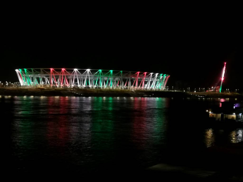 A Nemzeti Atlétikai Stadion díszkivilágítása a Rákóczi-híd alól - Budapest