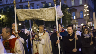 Erdő Péter: Jézus minket is fel tud, fel akar támasztani