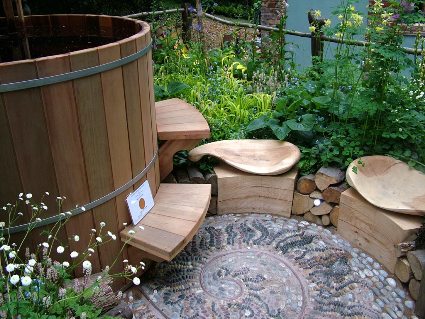 wooden-hot-tub-garden.jpg
