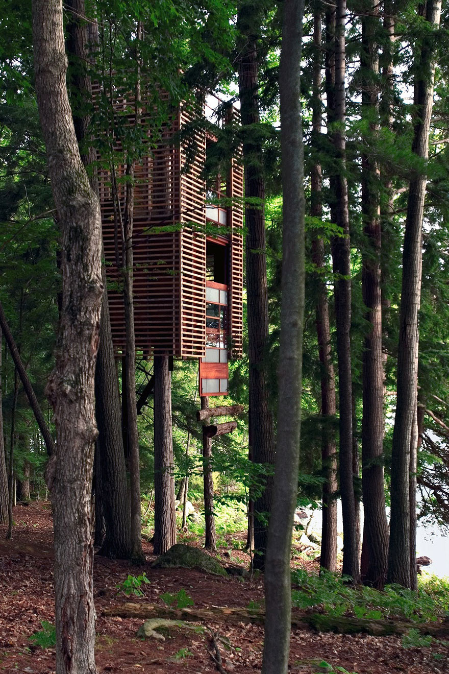 Treehouse, Muskoka (Canada)<br />A Lukasz Kos által tervezett lombház négy fatörzs köré épült, formája a tradicionális japán papírlámpásokat idézi.