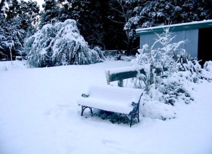 snow-garden-seat.jpg