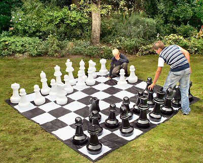 giant-chess-1md.jpg