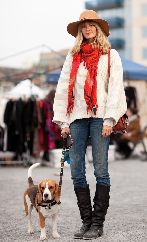 get-the-look-street-style-brown-floppy-hat-ivory-sweater-red-fringe-scarf-distressed-skinny-jeans-tall-black-boots-beagle2.jpg