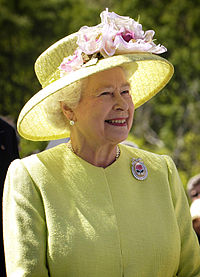 200px-elizabeth_ii_greets_nasa_gsfc_employees_may_8_2007_edit.jpg