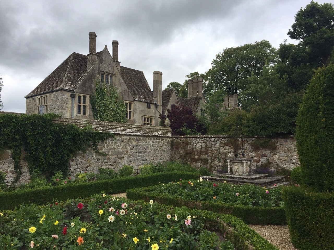 2_-avebury-manor-from-the-garden.jpg