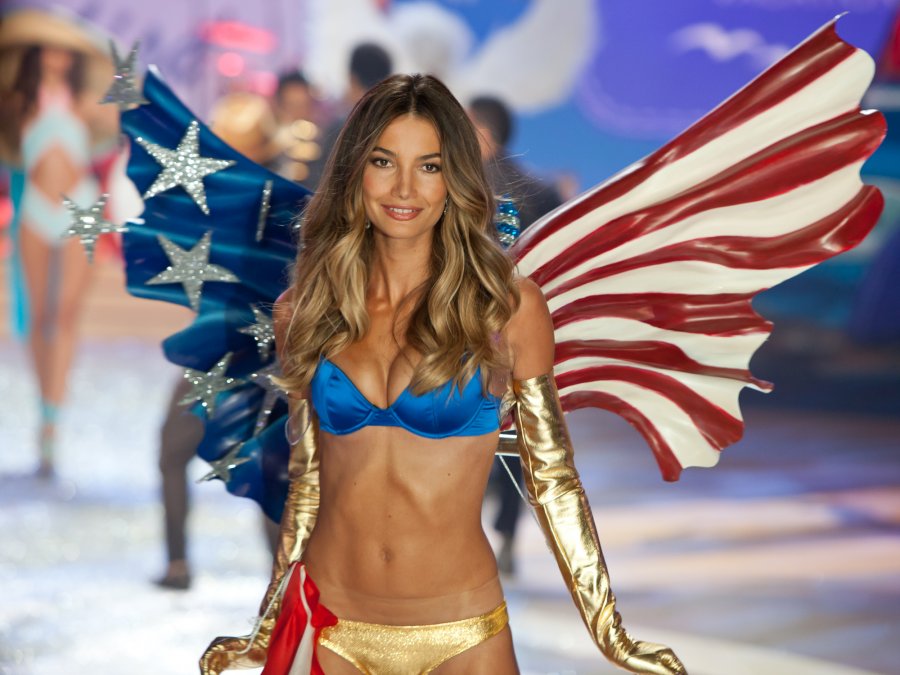 heres-miss-july-lily-aldridge-in-the-calendar-girls-segment.jpg