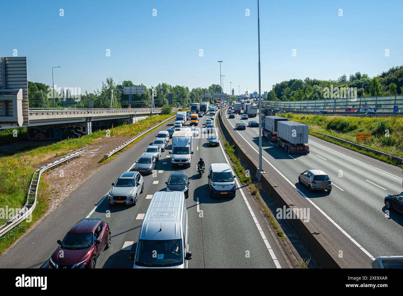 traffic-jam-on-a20-highway-near-the-city-of-rotterdam-the-netherlands-2xe8xar.jpg