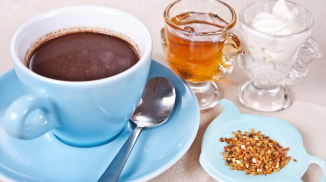Ünnepi reggeli: kuglóf és forró csoki