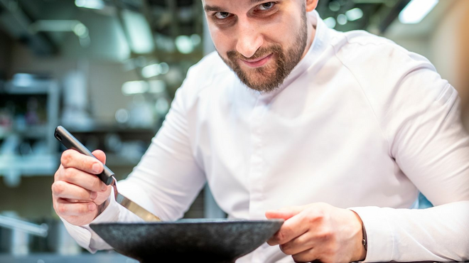 „A tányéron történetek születnek” – a Zazie séfje az őszinte ízek és az emberközpontú vendéglátás híve