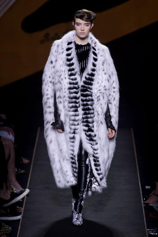 defile-fendi-automne-hiver-2015-2016-paris-look-18.jpg