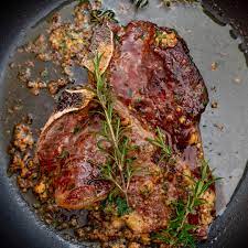 GastroHobbi - Mustáros-rozmaringos T-bone steak | Facebook | By GastroHobbi  | Mi így készítjük isteni finomra a T-bone steaket! Recept és hozzávalók:  https://bit.ly/336Mvqr
