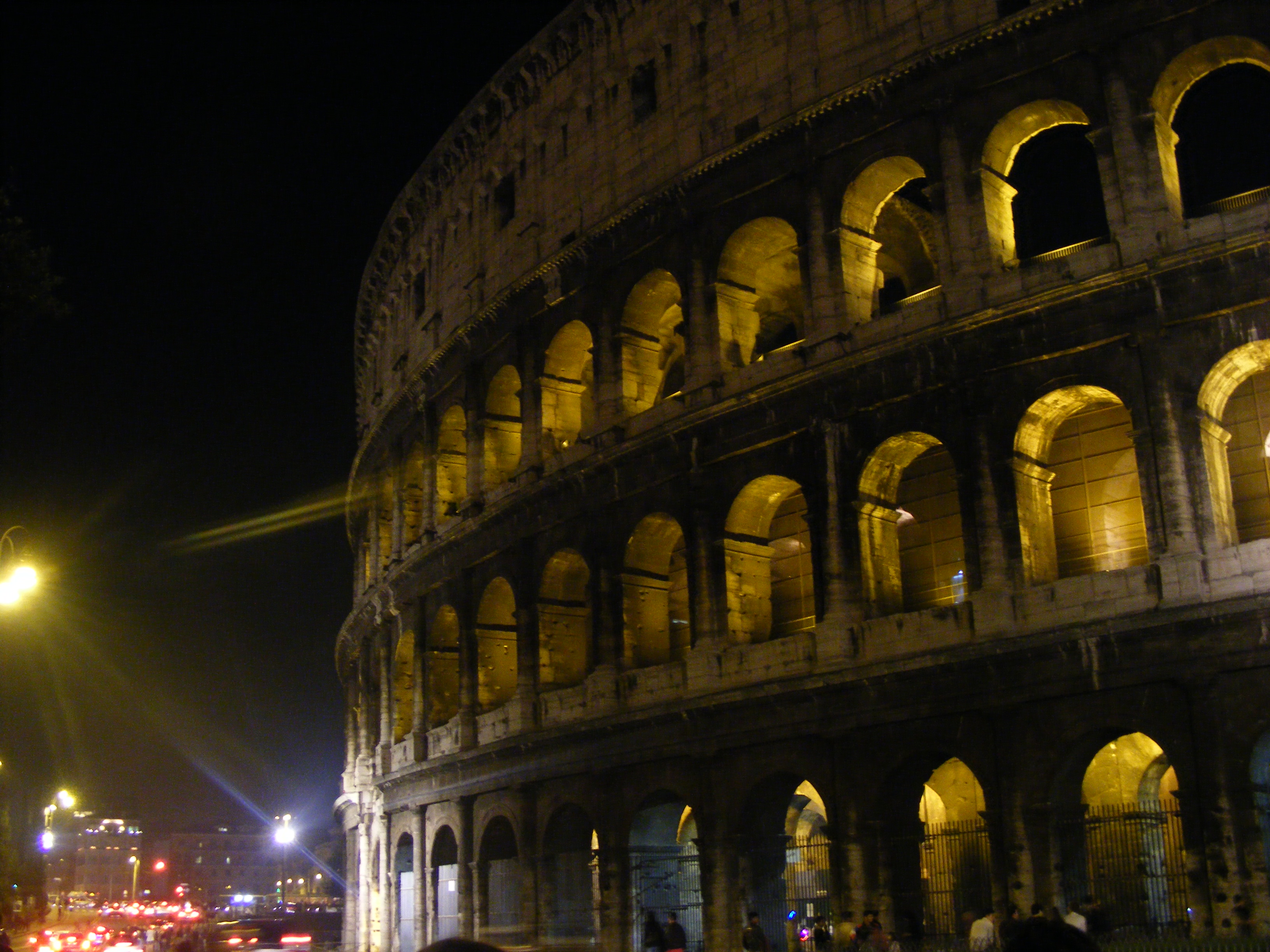 ROMA-ColosseoEjjel.JPG