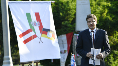 Ha a Fidesz betiltja az óriásplakát-kampányokat, akkor újabb szöget üt a magyar politika koporsójába