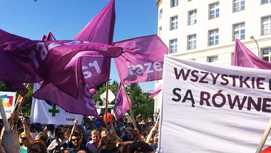 Menekültbarát, újbaloldali párt lehet a lengyel választások meglepetése