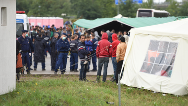 Röszkei menekülttiltakozás - a minimumot se képes hozni a magyar állam?