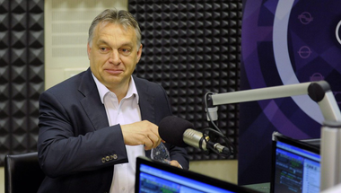 Így hergel, csúsztat és dezinformál Orbán a pedagógusok ellen