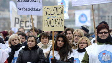 Tankerületi fórumokkal blokkolja a minisztérium a pedagógusokat a tüntetések idejére