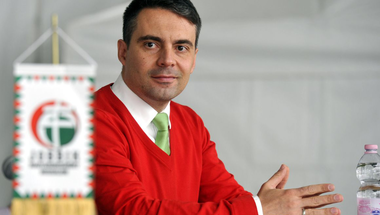 Hatalmi érdekből rúgna a tanulatlanokba a Jobbik