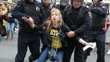 Több mint tízezren tüntettek Moszkvában és több orosz városban, a rendőrség keményen lépett fel
