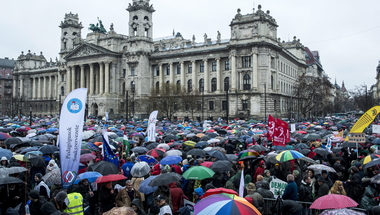 Annyi esélye van egy törvényes sztrájknak, mint annak, hogy Orbán a tanártüntetés élére áll