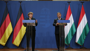 Merkel keményen kiosztotta Orbánt és az illiberális demokráciát