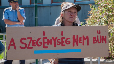 MSZP-s szavazattal szavazták meg a hajléktalan emberek kriminalizálását Szentendrén