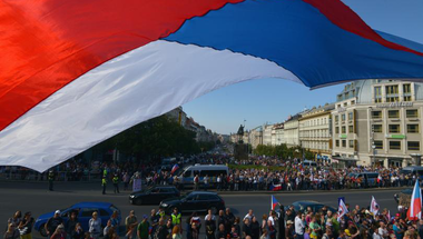 A bársonyos kudarc: a cseh politika lejtmenetben