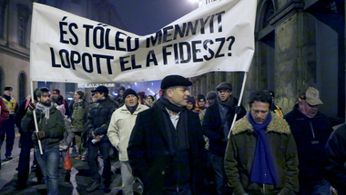 A civileket vagyonnyilatkozatra kötelezné, de a politikusi vagyonnyilatkozatokat nem szigorítaná a Fidesz