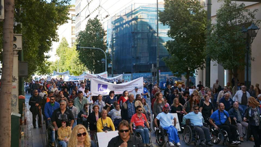 „Ne velünk fizettessék meg mások hibáit!” – fogyatékos emberek szervezetei tiltakoznak Európa-szerte