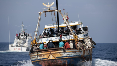 Európai aktivisták telefonos riasztórendszert állítanak fel a Földközi-tengeren bekövetkező halálesetek elkerülésére