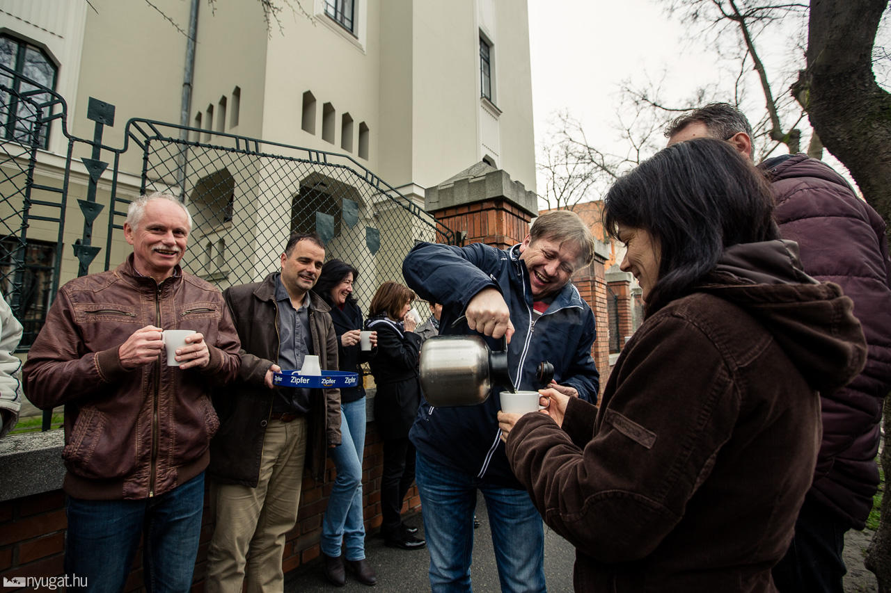 455110_tanarok_es_szulok_kozos_protest_teazasa_a_nagy.jpg