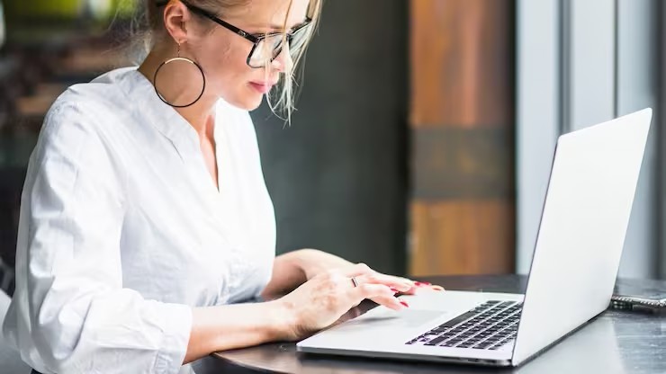 side-view-woman-working-laptop-restaurant_23-2147876609.jpg