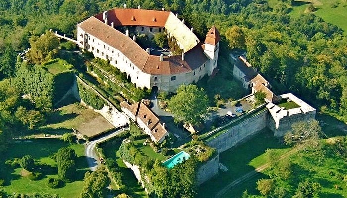 hotel-burg-bernstein.jpg