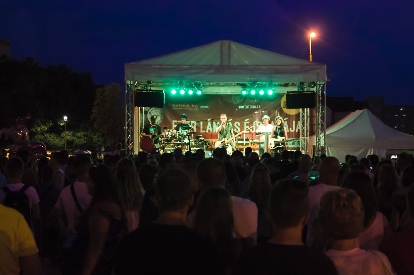 Koncert lentről