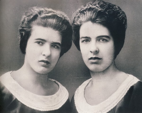 papin-sisters-1.jpg