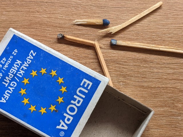 EU-tanázia: Nyithatok kávézót Bécsben? Nem, még Pesten sem nyithatod ki... — Hogyan tüsszenthette szét az európai integrációt egyetlen kósza járvány? TLDR
